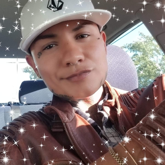 Poshmark profile picture for @ales